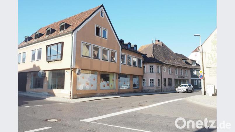 Der neuere Komplex der früheren Eisenwarenhandlung Haas wird in den Herbstferien abgebrochen. Dazu muss die Leuchtenberger Straße für einige Tage gesperrt werden. Bild: bl