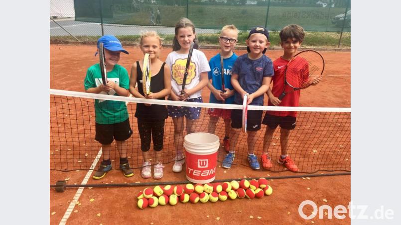 Die jüngsten Teilnehmer des Tenniscamps bei Rot-Weiß. Bild: Werner Stauber