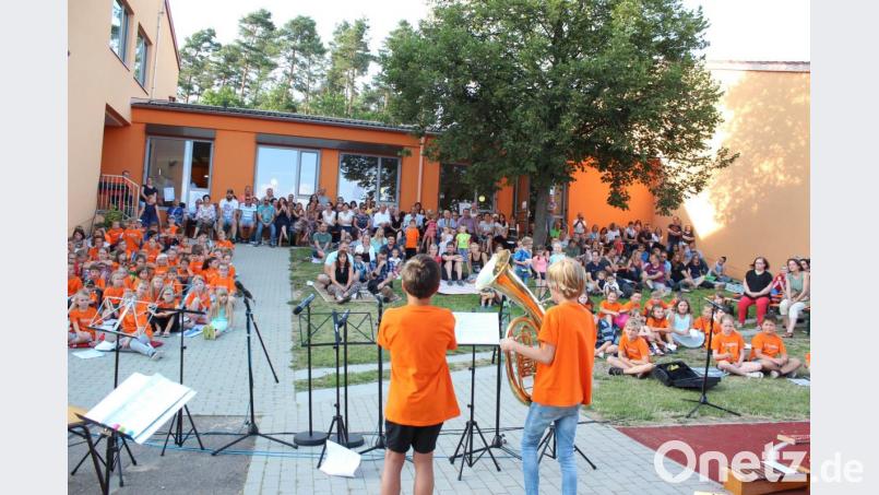 Kräftige Lungen bewiesen Lukas (li) und Nicolas an ihren Blechblasinstrumenten Bild: wec