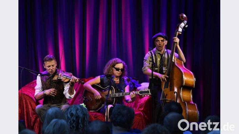 Mit dem Konzert der &quot;Couchies&quot; endete eine weitere erfolgreiche Saison des Amberger Sommerfestivasl im Innenhof der Stadtbibliothek Amberg. Bild: Petra Hartl