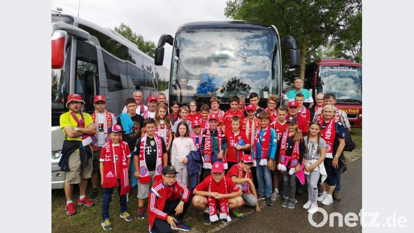 Die Reisegruppe mit Kindern und Begleitpersonal des FC Bayern-Fanclubs Thanhausen Bild: rdh