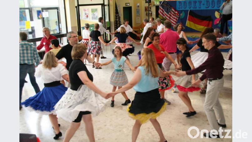 Da fliegen die Röcke: Vom 9. bis 11. August verwandelt sich Waldershof wieder in ein Mekka der Squaredancer. Bild: fpoz