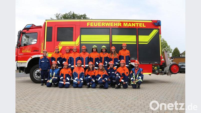 18 Mitglieder der Jugendfeuerwehr Mantel erlebten einen ganzen Tag mit vielen verschiedenen Einsätzen und konnte so einschätzen, wie es einem Berufsfeuerwehrmann einen ganzen Tag lang so ergeht. Bild: sei