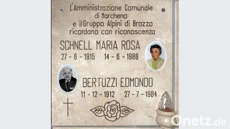 Die Ehrentafel für Rosa Schnell und Edmondo Bertuzzi auf dem Friedhof von Brozzo. Bild: Hans Prechtl