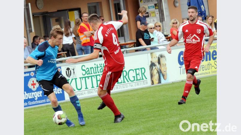 Am vergangenen Sonntag feierte der FC Tirschenreuth (links Lukas Schön) gegen Saas-Bayreuth mit 2:0 den ersten Saisonsieg. Am Samstag wollen die Kreisstädter gegen den VfR Katschenreuth nachlegen. Bild: hho