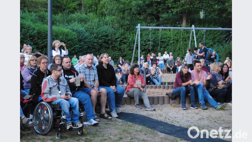 Voll besetzter Spielplatz Bild: gag