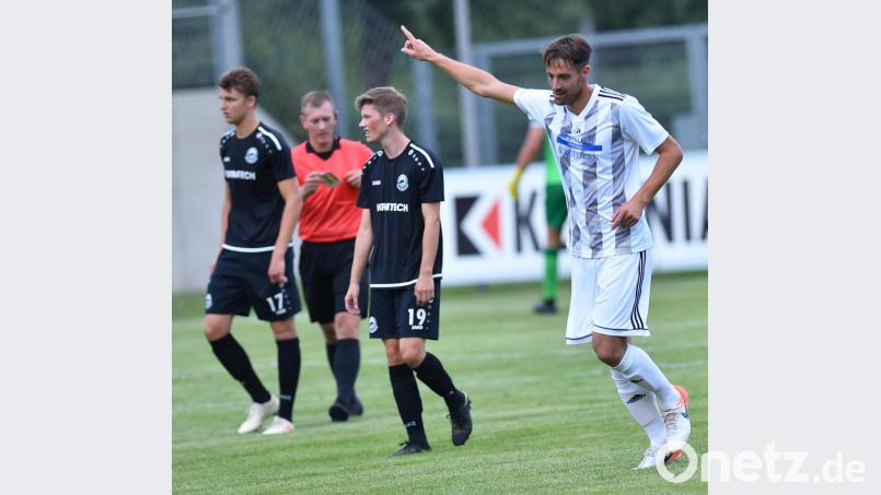 Da deutete noch alles auf einen Weidener Sieg hin: Benjamin Werner (rechts) bejubelt seinen Treffer zum 1:0 gegen den TSV Bogen. Bild: A. Schwarzmeier