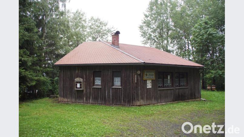 Der ganz Stolz der Mitglieder ist das Lehrbienenheim am Ortsrand von Schönsee. Bild: mmj