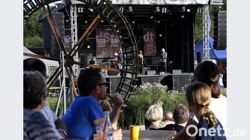 Eine laue Sommernacht mit super Sound: Mit Blue Heat startet Sommer in der Stadt ins Festival-Wochenende. Bild: Petra Hartl
