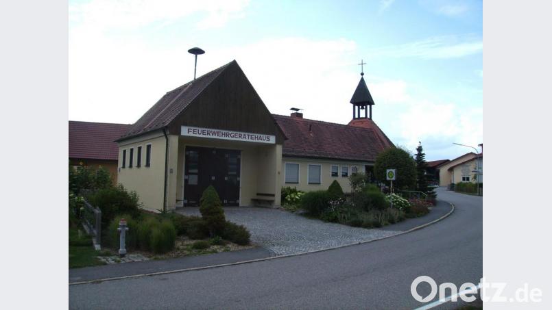Liebevoll pflegen der Pichlberger Kapellenverein und die ganze Dorfgemeinschaft die &quot;gute Stube&quot; des Ortes: das Gemeinschaftshaus mit der 1981 eingeweihten Mariä-Himmelfahrt-Kapelle. Am 15. August feiert das Dorf wieder sein Patroziniums- und Kapellenfest. Bild: bjp
