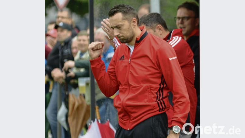 Die Siegerfaust möchte Pfreimds Trainer Tobias Bärnklau nach dem Auswärtserfolg in Aiglsbach auch nach dem Schlusspiff im Landkreis-Derby gegen Burglengenfeld auspacken. Bild: ham