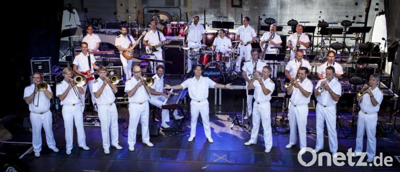 Bühne frei für Dirigent Timor Oliver Chadik und seine Big Band der Bundeswehr: Am Dienstag, 10. September, um 20 Uhr gastiert das renommierte Showorchester auf dem Werksgelände des Höglinger Unternehmens Godelmann. Der Eintritt ist frei. Bild: exb