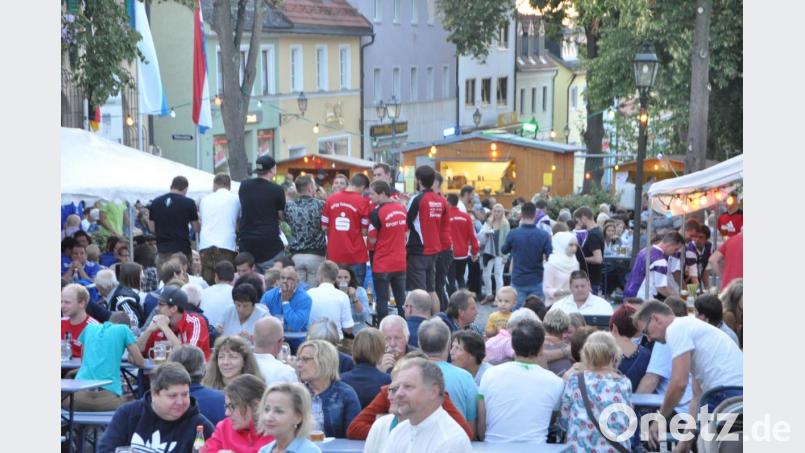 Am Marktplatz lässt es sich gut feiern. Archivbild: dob