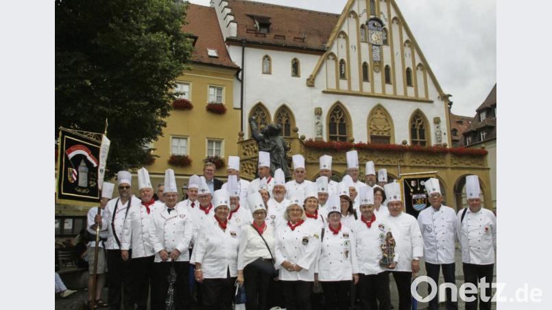 Auf Einladung des Clubs der Amberger Köche kamen Vertreter der Zweigvereine des bayerischen Landesverbands nach Amberg, um eine Messe zu Ehren ihres Schutzpatrons Laurentius zu feiern. Bild: ads