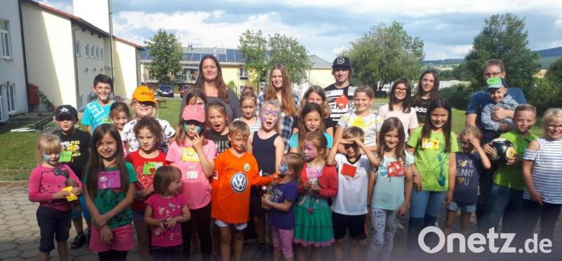 Mit bunten Gesichtern und viel Lachen verbrachten Neusorger Kinder gemeinsam mit der Jungen Union einen lustigen Nachmittag. Bild: fsa