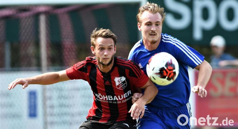 Martin Pasieka (rechts, Szene aus der Partie gegen den SC Luhe-Wildenau) traf beim Kantersieg des SV Etzenricht gegen den FV Vilseck gleich vier Mal ins Schwarze. Bild: btg