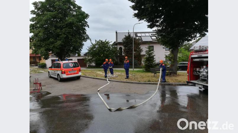 Das Kuppeln einer 90-Meter-Schlauchleitung müssen die Nachwuchskräfte aus dem Effeff können. Bild: dob