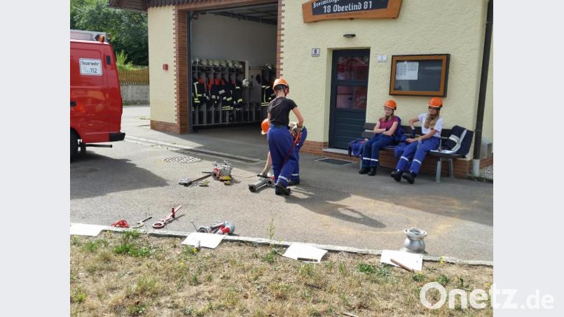 Die ausgewählten Gerätschaften innerhalb von 20 Sekunden in die Felder „Entnahme, Fortleitung, Abgabe sowie Kupplungen und Zubehör“ einzuordnen war ganz schön schwierig. Bild: dob