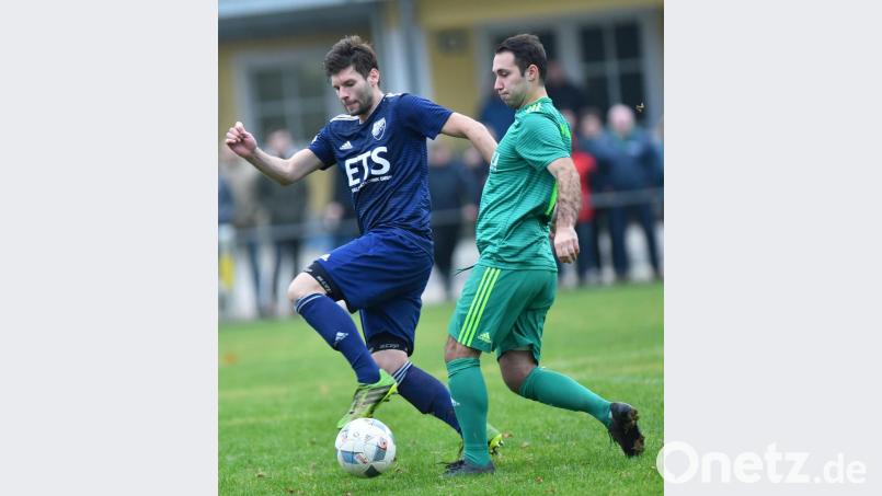 Christoph Dumler (links) brachte den SV Kulmain mit seinem Treffer zum 1:0 gegen den FC Wernberg auf die Siegerstraße. Bild: A. Schwarzmeier