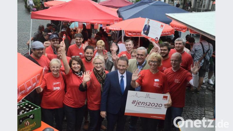 Die Weidener Genossen und ihr "Burgermeister" Jens Meyer suchen das Gespräch mit den Bürgern. Bild: Kunz