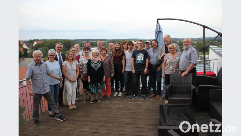 Die Macher: Manfred Grüssner, Gaby Saller, Franz Stahl, Christina Zapf, Lisa Schedl, Julia Birkner Renate Krassler, Reiner Summerer, Marianne Stangl, Andreas Faltenbacher, Cornelia Stahl, Anton Beer, Lilly Melzer, Inge Rankel, Benjamin Trenner, Josef Schmidkonz, Andreas Schirmer, Wolfgang Stangl, Florian Winklmüller, Thomas Sporrer, Rita Krapf, Stefan Schirmer (von links). Bild: Stadt Tirschenreuth/exb