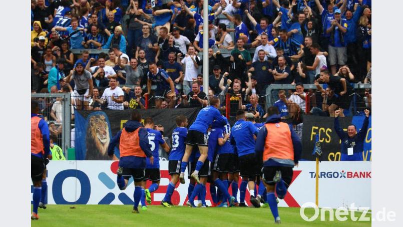 Verdienter Pokal-Sieg für den Regionalligisten: Jubel nach dem 3:2 für 1. FC Saarbrücken. Bild: Jahn Regensburg