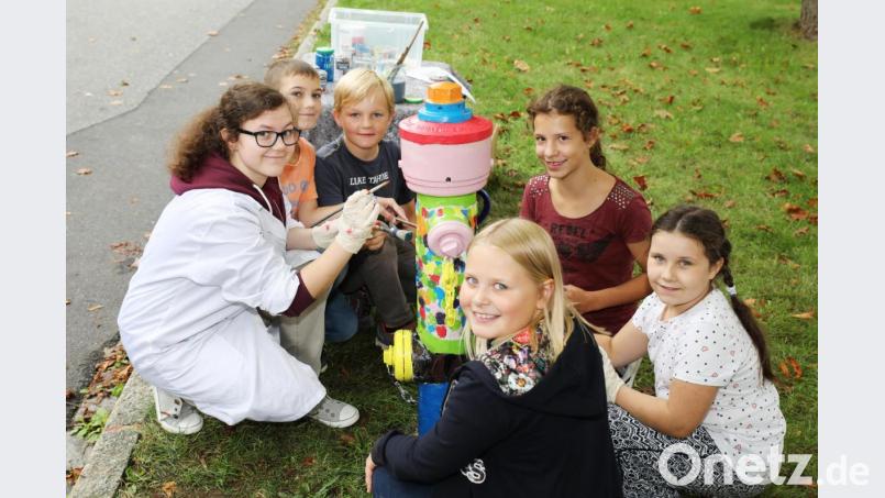 In einen bunten Clown verwandelte sich der Hydrant am Unteren Markt. Bild: njn