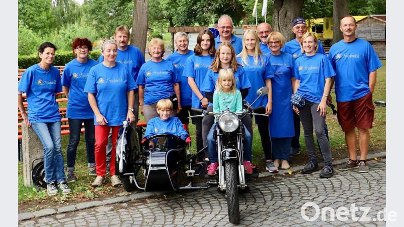 Lob und viel Anerkennung bekam das Team des Arbeitskreises Tourismus für die Durchführung des dritten Zoiglfestes. Das Fest im Zweijahresrhythmus glänzte mit einer guten Organisation und zahlreichen Schmankerln. Bürgermeister Gottfried Härtl (Siebter von rechts) dankte im Namen des Erholungsortes für die umfangreiche Unterstützung. Bild: bsc