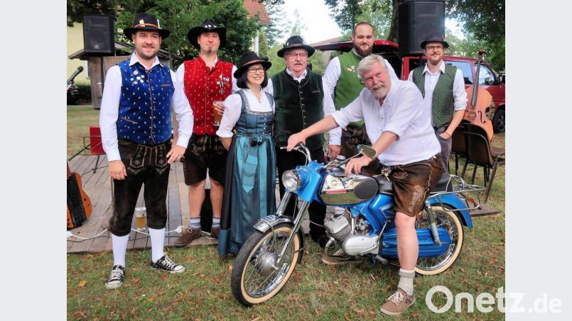Das Ensemble „Tirschenreither samma“ sorgte beim Zoiglfest für Stimmung. Bild: bsc