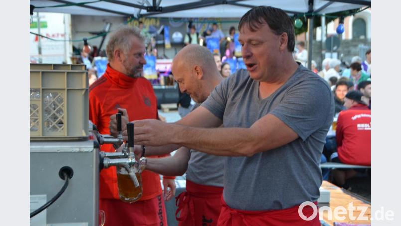 26 Hektoliter Getränke lassen sich zapfen und an die Tische bringen. Bild: dob