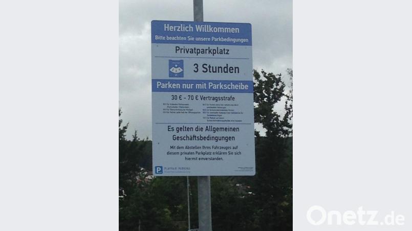 In Schwandorf überwacht die Firma Playfair-Parking die Einhaltung der Geschäftsbedingungen. Bild: mvs
