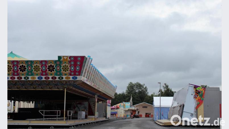 Noch ist der Festplatz relativ verlassen, aber am Mittwoch beginnt das diesjährige Kemnather Wiesenfest. Bild: stg