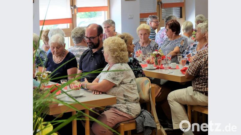 Thomas Kern unterhält sich gerne mit Menschen, und ist bei den Senioren seiner oberfränkischen Pfarreiengemeinschaft genauso beliebt, wie in seinem Heimatort Etzenricht. Bild: wlr