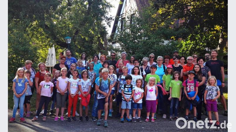 51 Kinder der Fichtelgebirgsortsvereine Speichersdorf und Nemmersdorf machten sich gemeinsam auf den Weg nach Schwandorf. Bild: hai