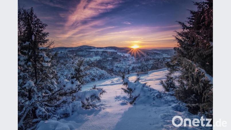 „Wacholderweg über Kastl im Winterkleid“ hat Peter Neunteufel dieses Bild genannt: Er hat damit den Fotowettbewerb des Landkreises gewonnen. Bild: Peter Neunteufel