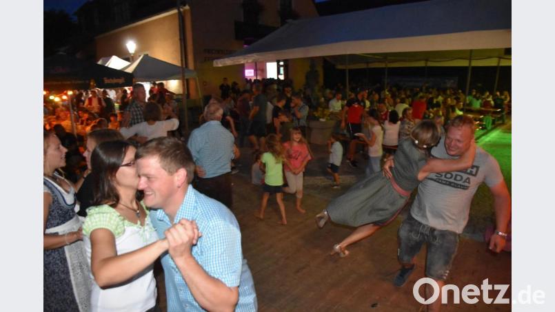 Der Albert Krapf wirbelt Maria Bodensteiner durch die Luft. Bild: fz