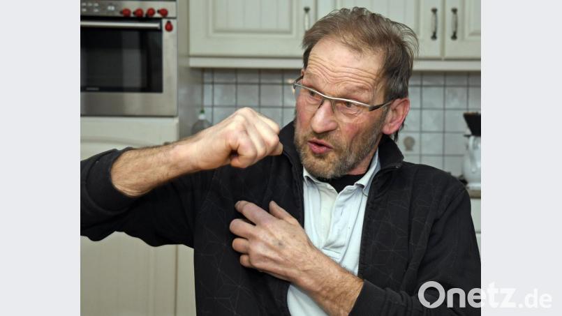 Hans Meier hat noch viele Erinnerungen an das Dreschen mit seinem Vater. Vor allem erinnert er sich, wie hart die Arbeit war. Bild: Petra Hartl