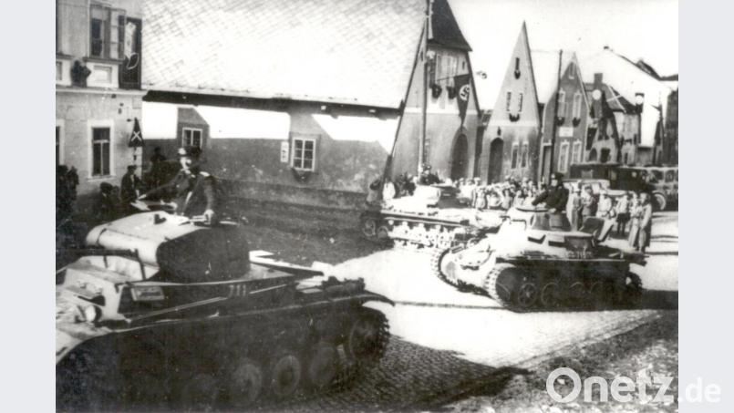 Der Einmarsch in der Stadt Pfraumberg erfolgte mit einem großen Militäraufgebot. Heimatkundler Karl-Heinz Zintl hat davon mehrere Fotos in seinem Archiv. Bild: fjo