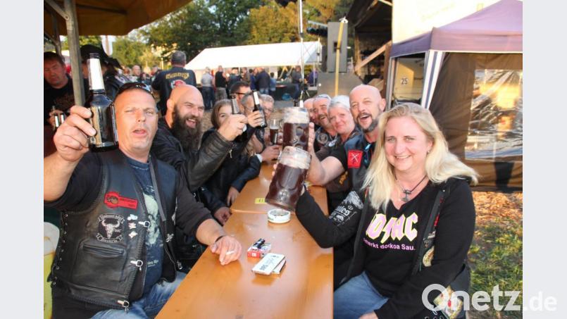 Ein Prosit auf ein wieder gelungenes Bikertreffen. Im nächsten Jahr werden die Motorradfreunde aus nah und fern sich zum 20. Mal auf den Weg nach Haag machen. Bild: frd