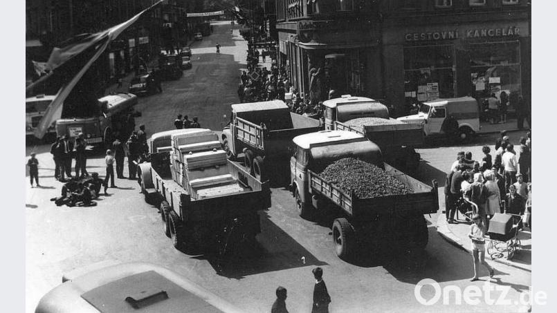 Straßensperren und abmontierte Hinweisschilder, wie hier in der Innenstadt von Cheb, konnten die Panzer nicht aufhalten. Bild: exb