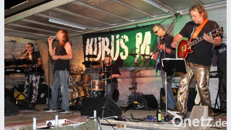 Die Band "Kubus M" sorgte beim Motorradtreffen der "Raubersteich Bullen" mit dem Rock der 1960er und -70er Jahre für beste Partystimmung unter den Bikern. Bild: frd
