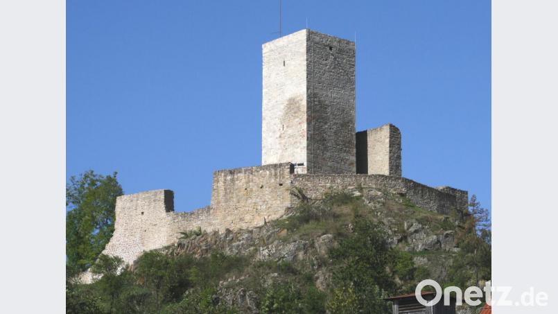 Eine stattliche Anlage auf einem Bergkegel, so erscheint die Ruine nach der Restaurierung und der Abholzung des Burgumfelds. Bild: lg