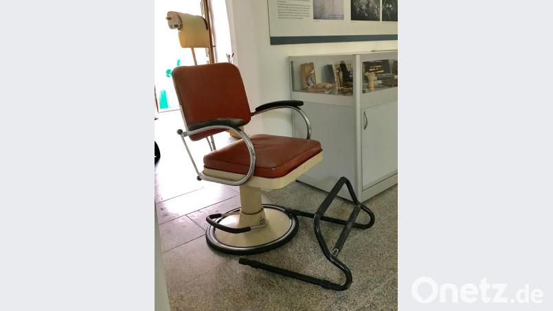 An den Stuhl aus dem Geschäft von Josef Holfelder werden sich die älteren Altenstädter noch gut erinnern. Bild: Rainer Christoph