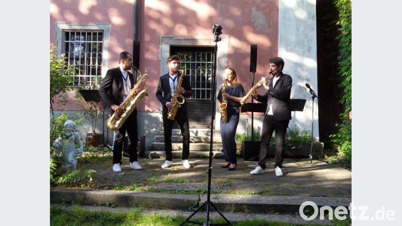 Outfit-Wechsel nach der Pause:
Ein turnbeschuhtes Saxophonquartett Bild: Harald Bäumler
