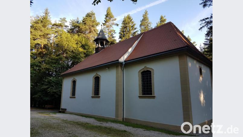 Die Heinersreuther Waldkapelle kurz nach Sonnenaufgang. Bild: hzi