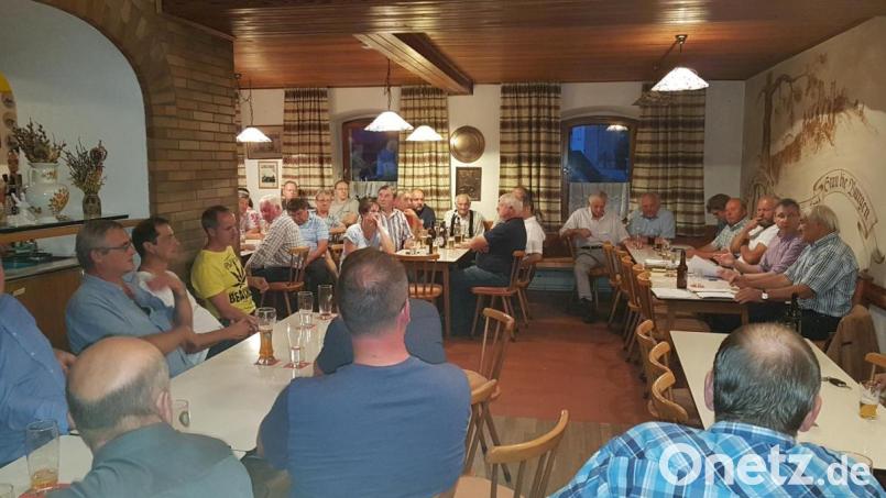 Trotz aller Brisanz verlief die Diskussion um die Wasserversorgung Tröbes/Gaisheim im Gasthaus Bodensteiner noch harmonisch. Bild: gi