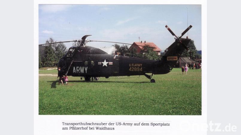 Transporthubschrauber der US-Army auf dem Sportplatz am Pfälzerhof bei Waidhaus. Bild: Wolfgang Scholz