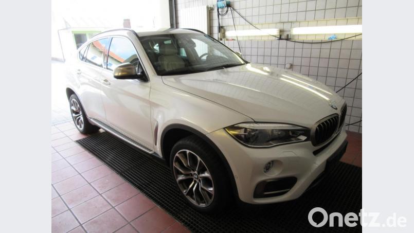 Rund 50 000 Euro ist der BMW X 6 wert, den Polizisten in Waidhaus sicherstellten. Bild: Polizeipräsidium Oberpfalz