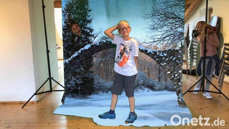 Viel Spaß bereitete zwölf Kindern ein Fotoworkshop im Kellnerhaus. Sie erfuhren, was mit Hilfe moderner Technik und einer Fotoleinwand alles möglich ist. Bild: exb