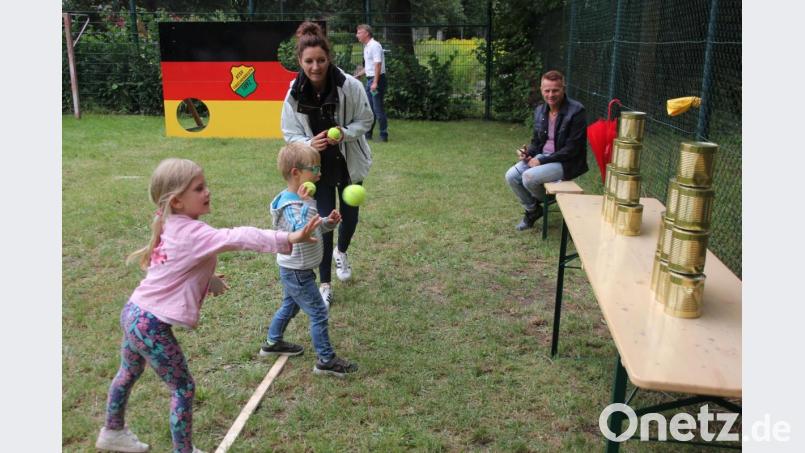 Zu den Disziplinen bei der „Kinder-Olympiade“ gehörte auch das Büchsenwerfen. Bild: kro